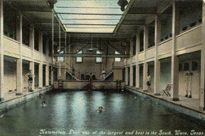 1910 post card showing the artesian-fed pool at the Natatorium Hotel in Waco.